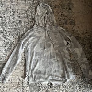 Camo hoodie size Small